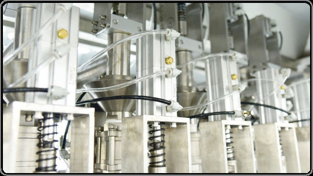 1-4L 21 Bpm Foaming Weighing Liquid Filling Machine Semi Automatic Bottle Filling Machine 2.0KW
